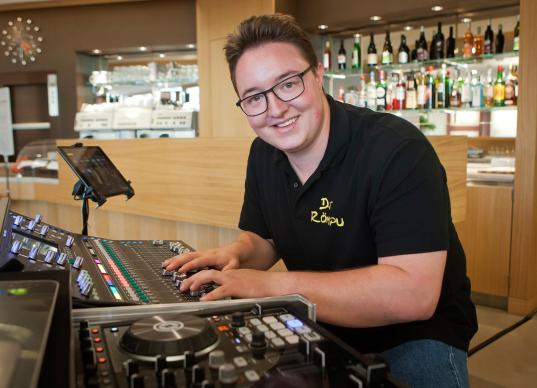 Mit DJ RÖMPU wird jeder Anlass zum unvergesslichen Fest